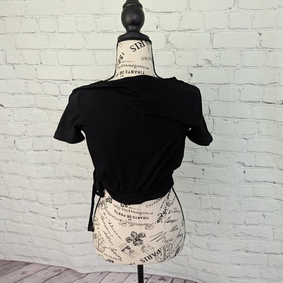 ZAFUL V-Neck Short Sleeve Wrap Crop Top Black M NEW - Picture 2 of 5